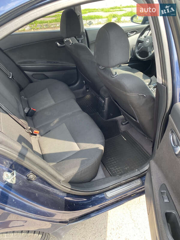 Седан Nissan Primera 2002 в Луцке