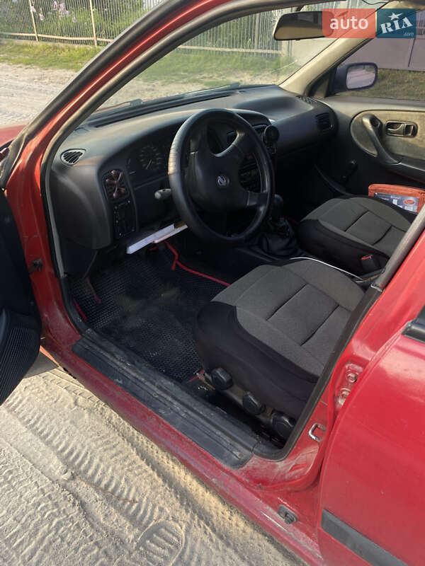 Седан Nissan Primera 1998 в Жовкве