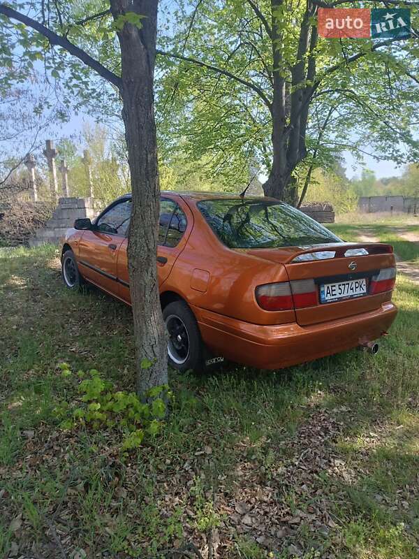 Седан Nissan Primera 1997 в Днепре