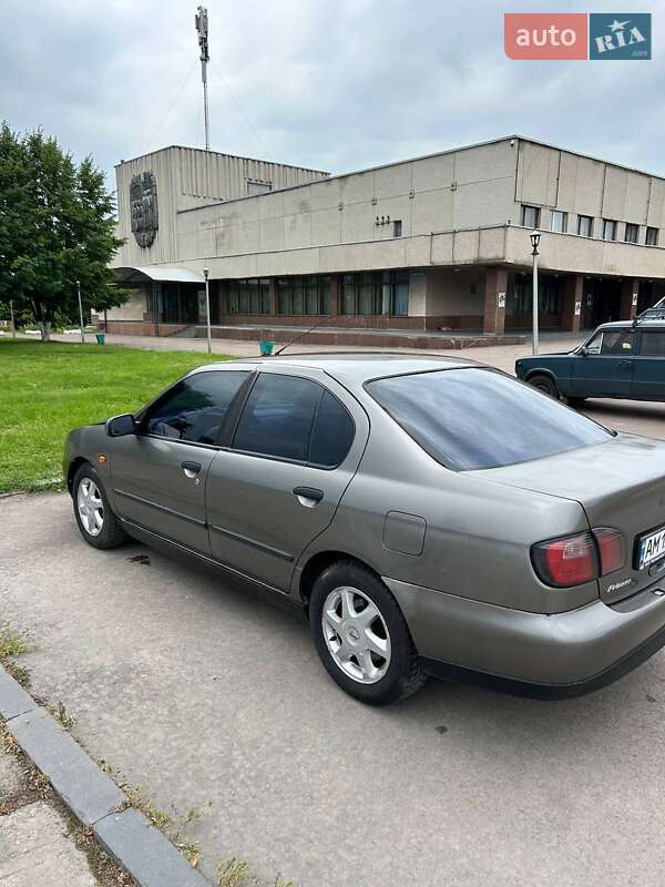 Седан Nissan Primera 2001 в Черняхове
