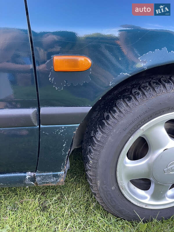 Седан Nissan Primera 1996 в Львове