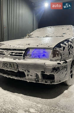 Седан Nissan Primera 1994 в Долині