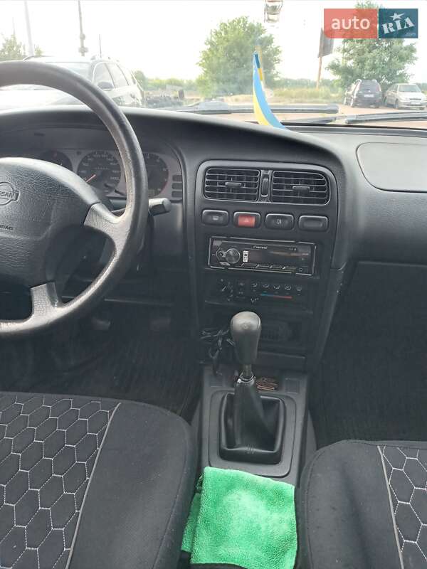 Седан Nissan Primera 1996 в Смілі