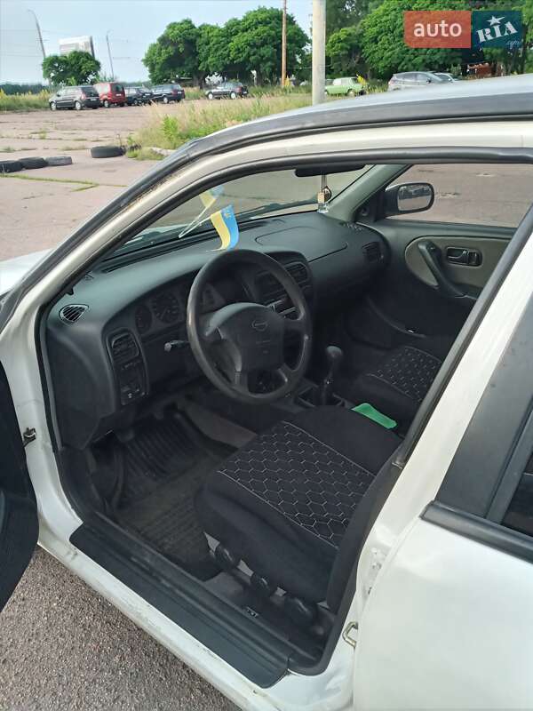 Седан Nissan Primera 1996 в Смілі