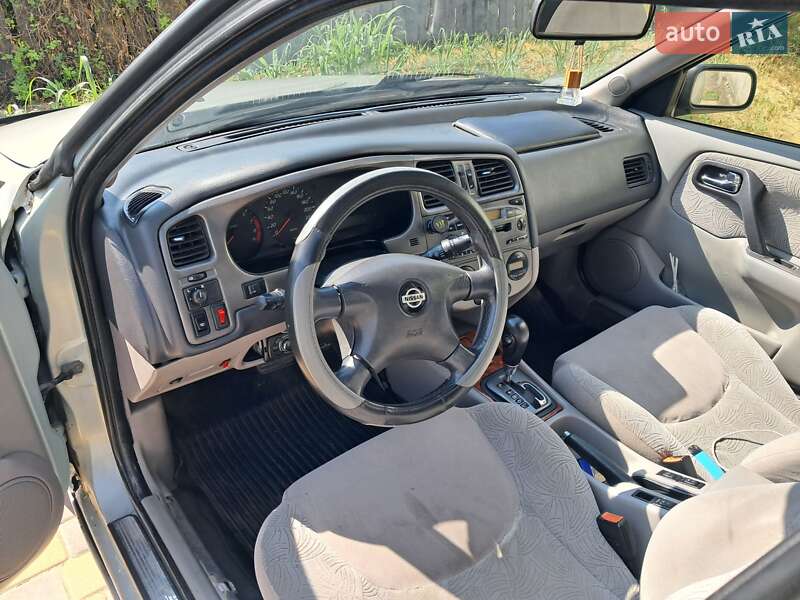 Седан Nissan Primera 2001 в Рені