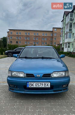 Седан Nissan Primera 1996 в Радивиліві