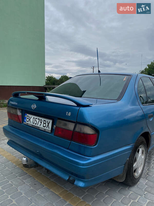 Седан Nissan Primera 1996 в Радивиліві