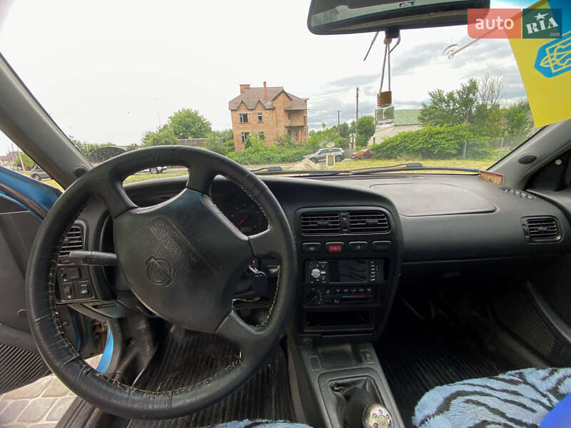 Седан Nissan Primera 1996 в Радивиліві