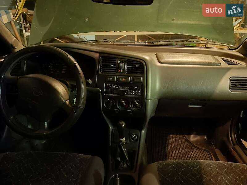 Седан Nissan Primera 1996 в Сокале