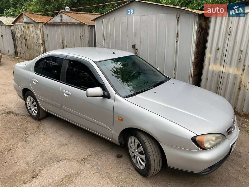 Седан Nissan Primera 2001 в Черкасах
