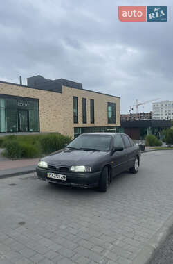 Седан Nissan Primera 1993 в Хмельницком