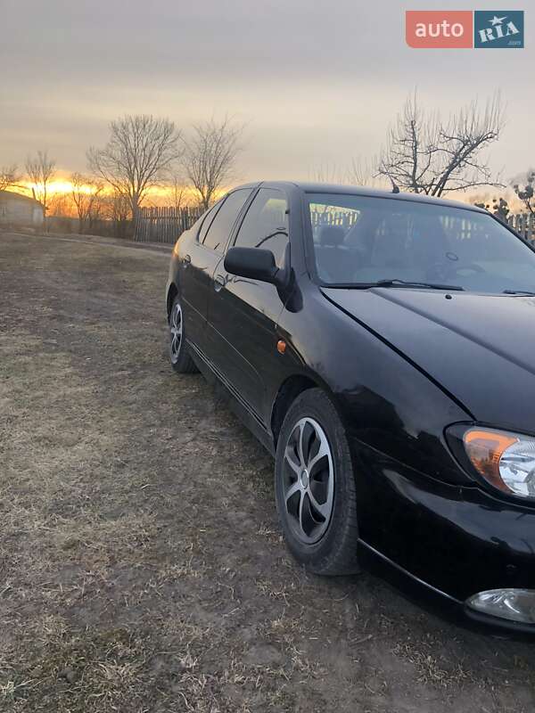 Седан Nissan Primera 2002 в Радехові