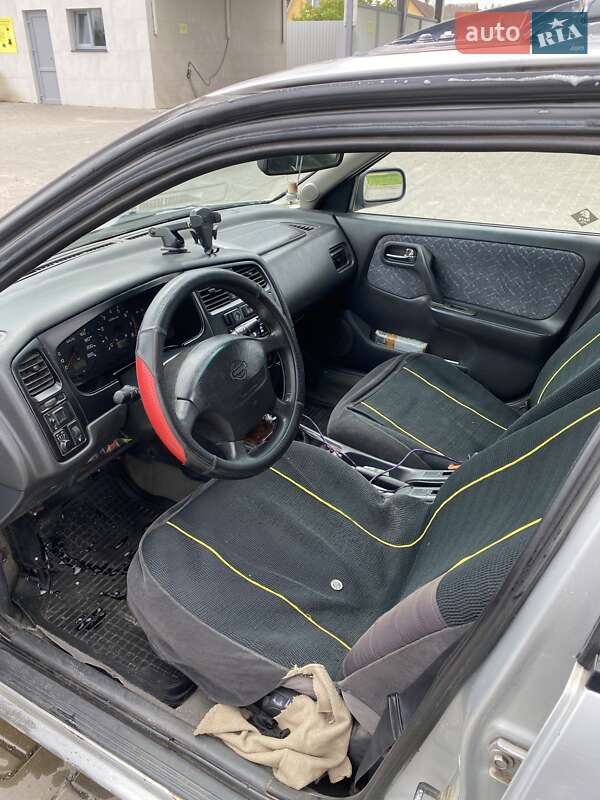 Універсал Nissan Primera 1998 в Луцьку