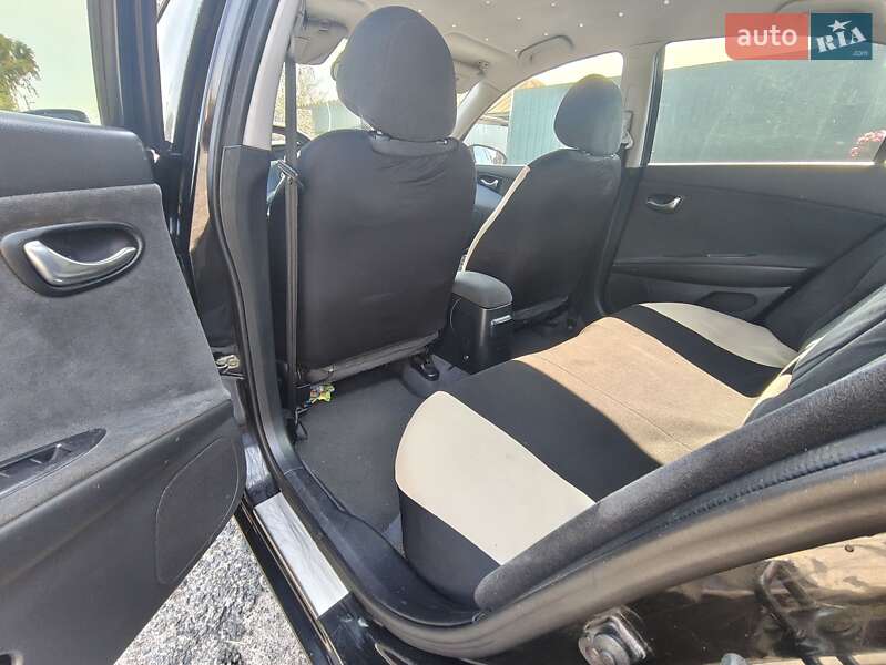 Седан Nissan Primera 2004 в Корюковке