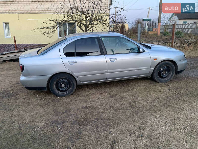 Седан Nissan Primera 2001 в Лановцах