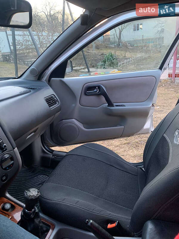 Седан Nissan Primera 2001 в Лановцах