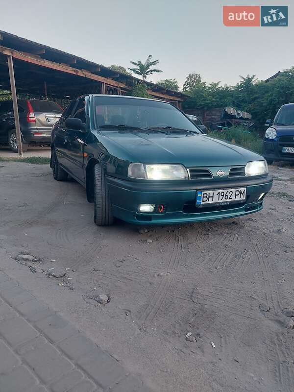 Седан Nissan Primera 1994 в Измаиле