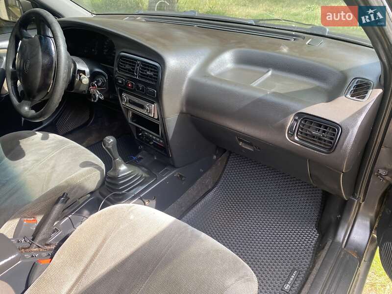Седан Nissan Primera 1993 в Тульчине