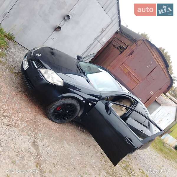 Седан Nissan Primera 2003 в Дрогобичі