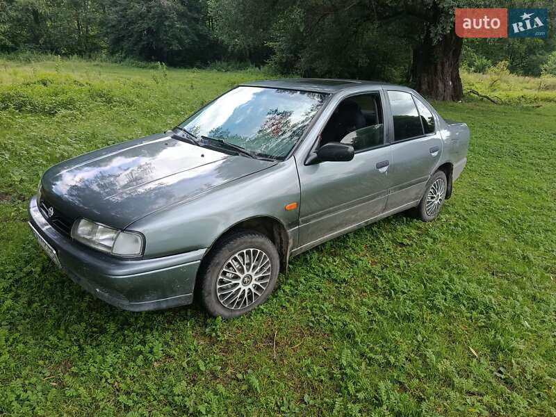 Седан Nissan Primera 1994 в Шостці
