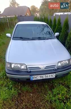 Седан Nissan Primera 1992 в Новом Калинове