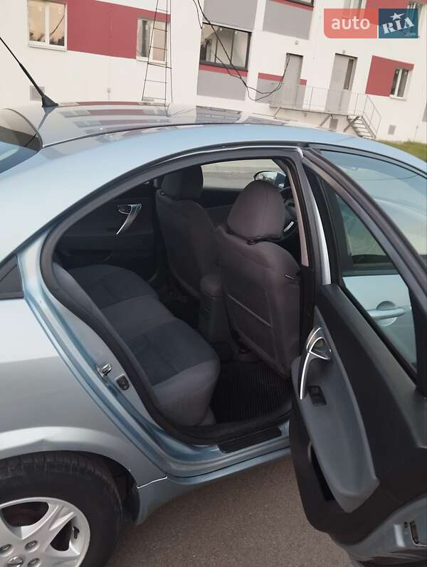 Седан Nissan Primera 2004 в Кременчуці