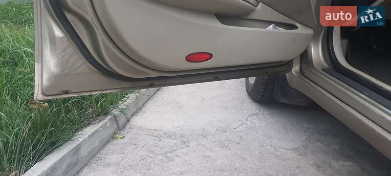 Седан Nissan Primera 2003 в Павлограді