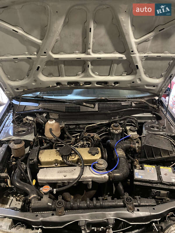 Седан Nissan Primera 1993 в Малине