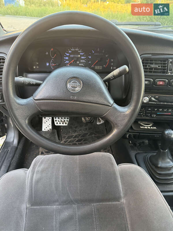 Седан Nissan Primera 1991 в Полтаве
