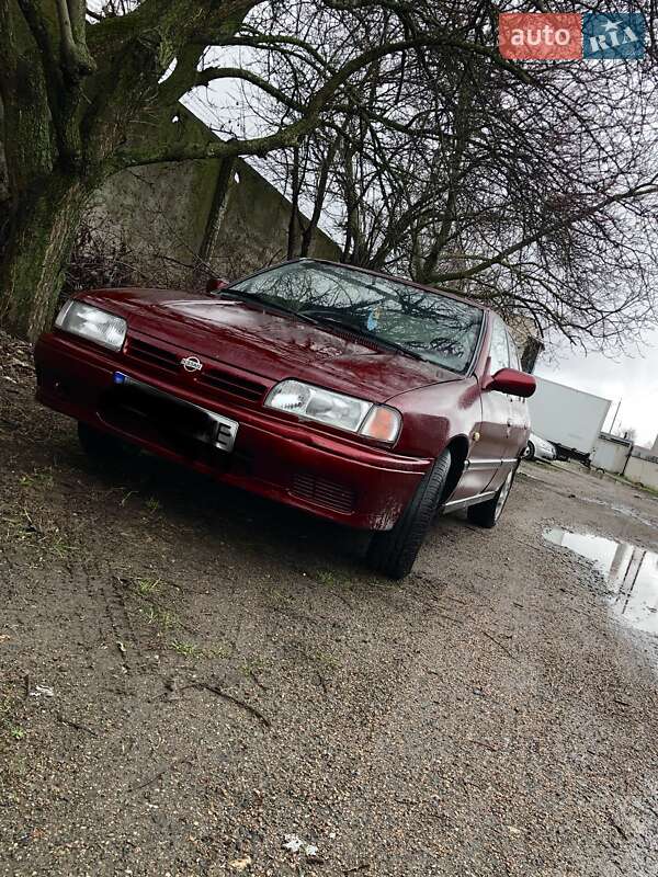 Седан Nissan Primera 1993 в Черкасах