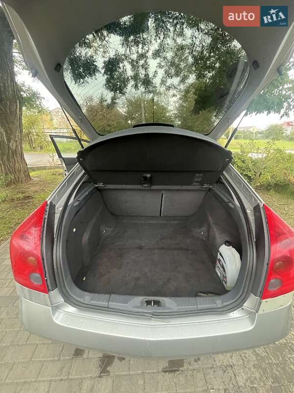 Седан Nissan Primera 2004 в Фонтанці