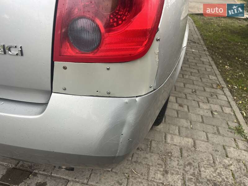 Седан Nissan Primera 2004 в Фонтанці