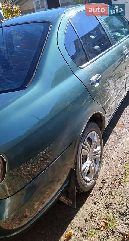 Седан Nissan Primera 2000 в Чернівцях