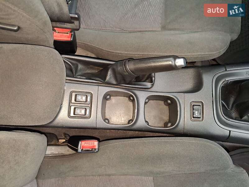 Седан Nissan Primera 2003 в Києві