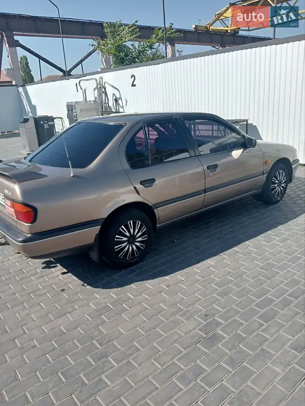 Nissan Primera 1990