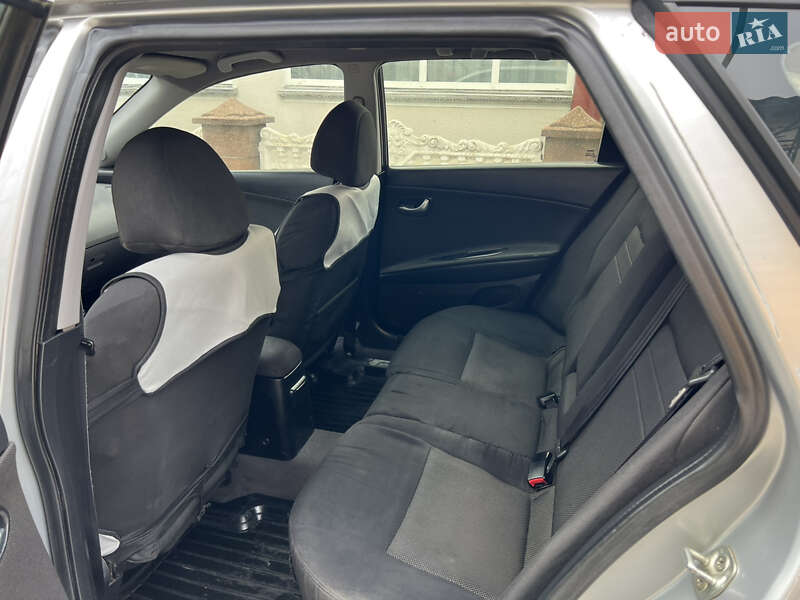 Универсал Nissan Primera 2002 в Гусятине фото 25 Универсал Nissan Primera 2002 в Гусятине