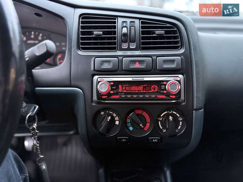 Седан Nissan Primera 1996 в Киеве