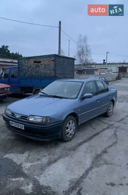 Седан Nissan Primera 1992 в Нетешине