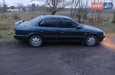 Седан Nissan Primera 1993 в Дубно