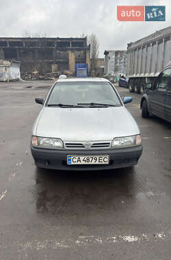 Седан Nissan Primera 1993 в Киеве