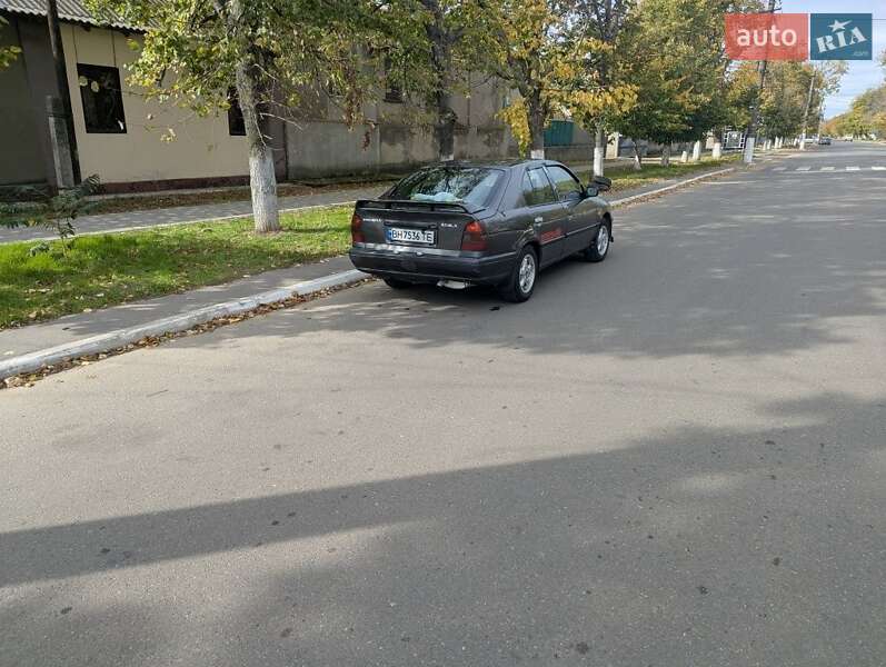 Универсал Nissan Primera 1991 в Павлограде