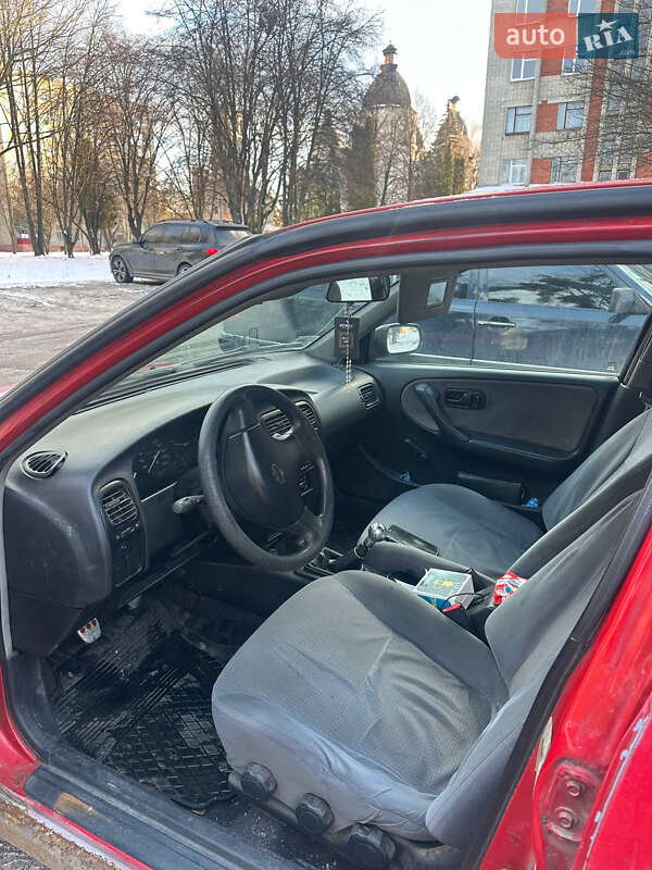 Седан Nissan Primera 1994 в Львове