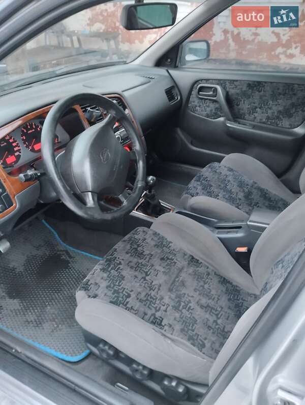 Седан Nissan Primera 1998 в Мироновке