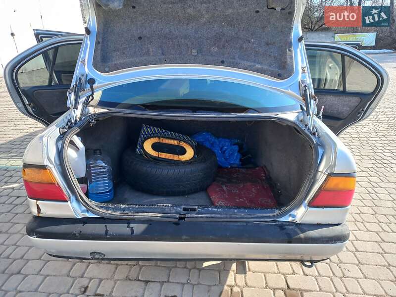 Седан Nissan Primera 1992 в Борщеве