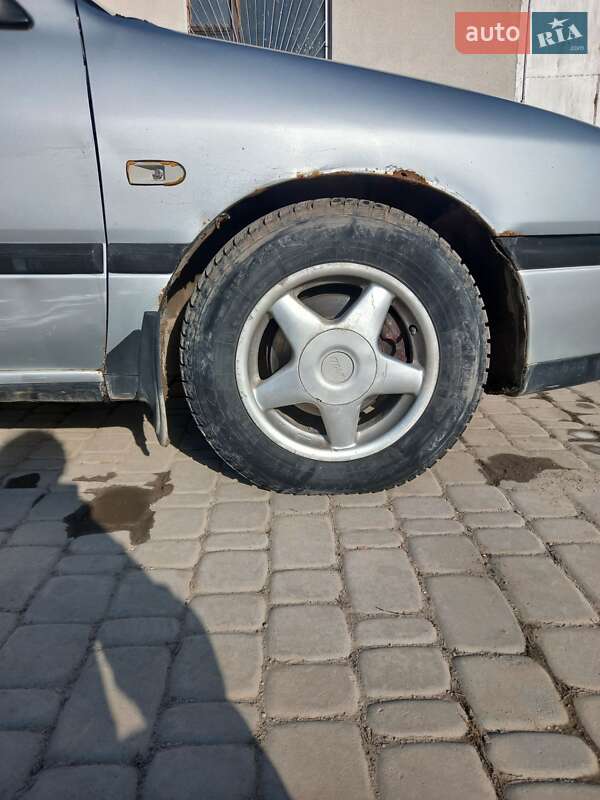 Седан Nissan Primera 1992 в Борщеве