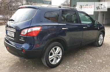 Позашляховик / Кросовер Nissan Qashqai+2 2010 в Івано-Франківську