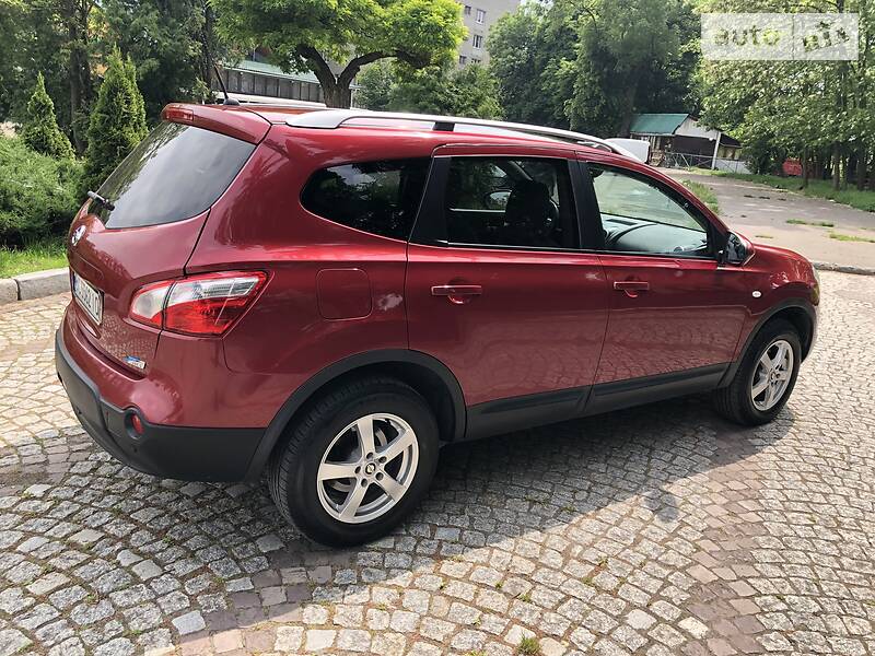 Позашляховик / Кросовер Nissan Qashqai+2 2010 в Львові
