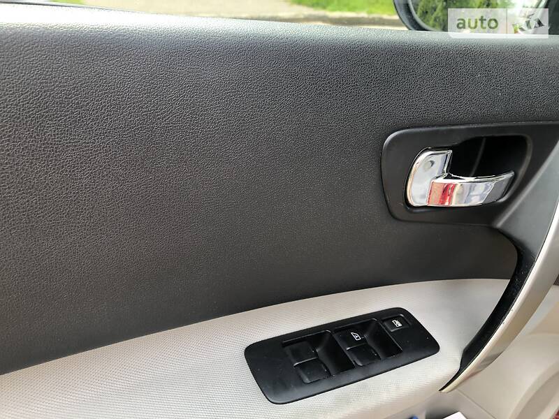 Позашляховик / Кросовер Nissan Qashqai+2 2010 в Львові
