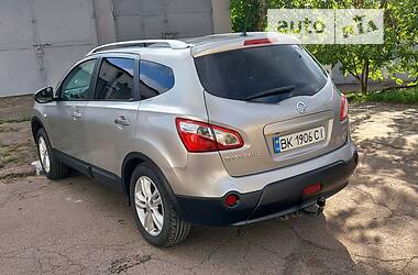 Позашляховик / Кросовер Nissan Qashqai+2 2010 в Рівному