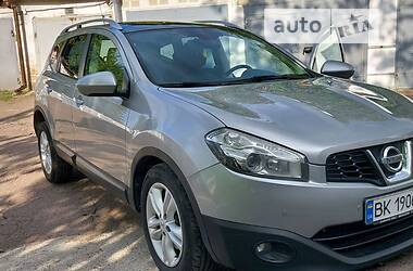 Позашляховик / Кросовер Nissan Qashqai+2 2010 в Рівному